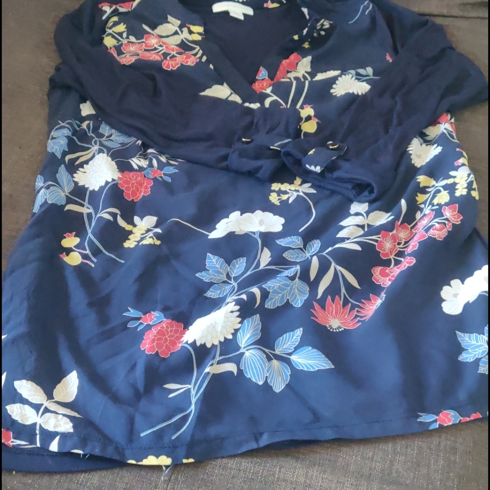 🎉5 for $5 sale!🎉Floral blouse